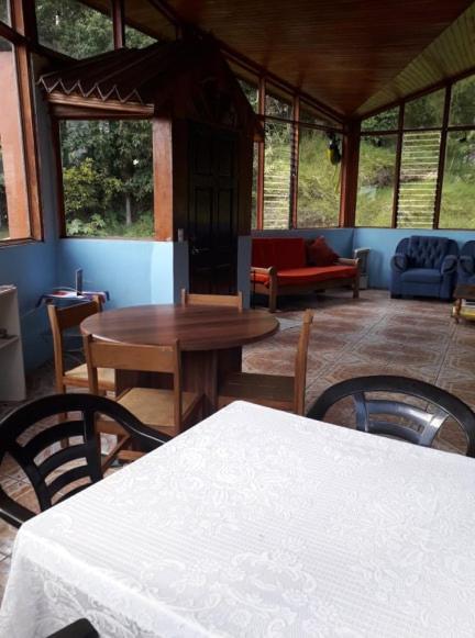 Hostel California Monteverde Екстер'єр фото